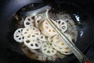 酸辣菜炒莲藕的做法步骤：4