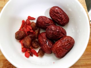 红枣桂圆乌鸡竹荪汤的做法步骤：3