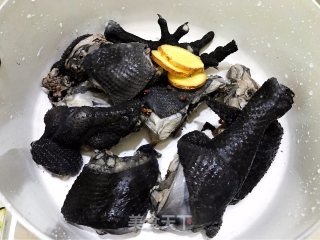 红枣桂圆乌鸡竹荪汤的做法步骤：5