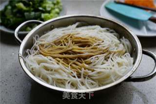 青菜鸡蛋炒粉的做法步骤：5