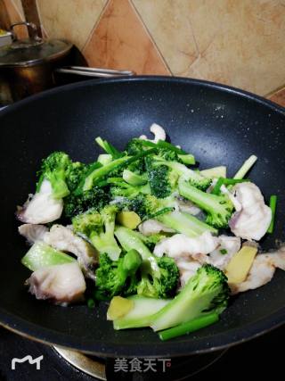 脆肉脘爆炒西兰花的做法步骤：6