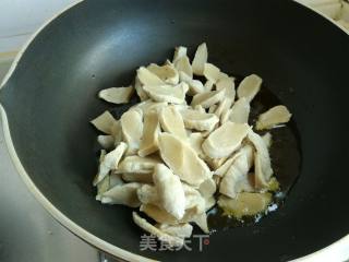 蒜蓉辣酱炒面筋的做法步骤：16
