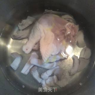 胡椒猪肚鸡汤的做法步骤：3
