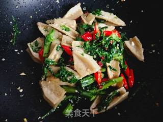 茼蒿炒面筋的做法步骤：6