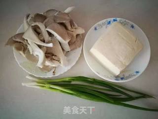 平菇烧豆腐的做法步骤：1