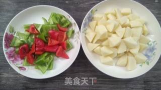 红烧土豆鹌鹑蛋的做法步骤：2