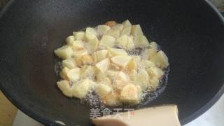 红烧土豆鹌鹑蛋的做法步骤：4