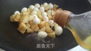 红烧土豆鹌鹑蛋的做法步骤：9