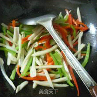 青红椒炒藕丝的做法步骤：10