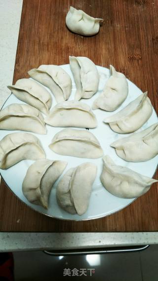 香菜肉水饺的做法步骤：10