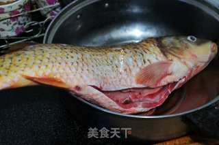 家常炖鱼的做法步骤：1