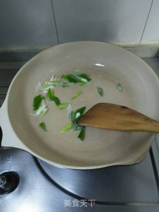 油豆腐炒芹菜的做法步骤：5