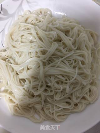 肉酱拌热面的做法步骤：4