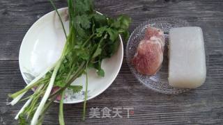 香菜肉丝炒凉粉的做法步骤：1