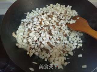 比肉包还香的菌包家常做法，孩子说比买的包子好吃一百倍的做法步骤：4