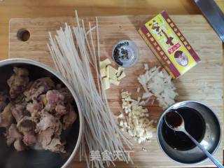 鸡肉炖粉条的做法步骤：3