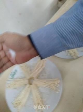 浇汁金针菇的做法步骤：4