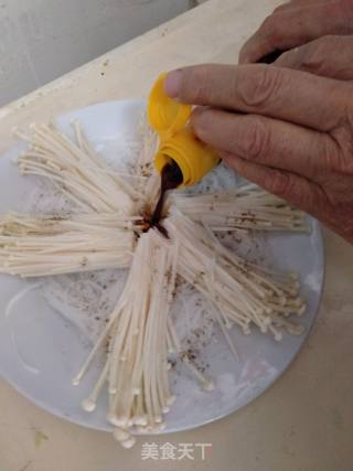 浇汁金针菇的做法步骤：7