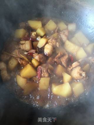 土豆红烧肉的做法步骤：6