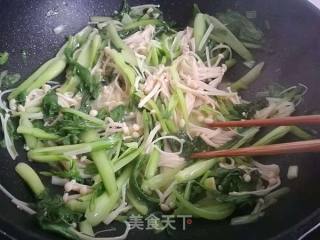 金针菇炒青菜的做法步骤：5