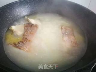 雪菜肉丝鱼汤面的做法步骤：3