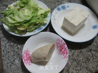 面筋老豆腐烧圆白菜的做法步骤：1