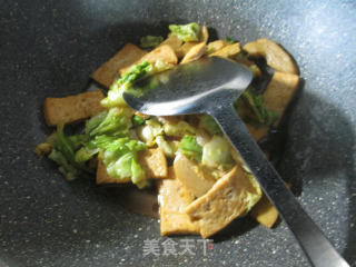 面筋老豆腐烧圆白菜的做法步骤：13