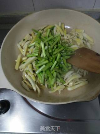 杏鲍菇炒芦笋的做法步骤：8