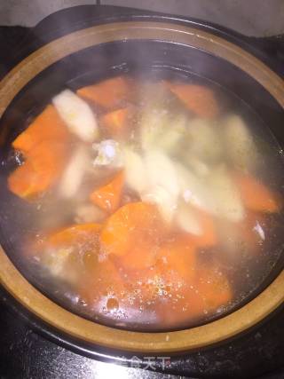 胡萝卜山药排骨汤的做法步骤：7