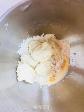 菠萝皮奶酥包的做法步骤：2