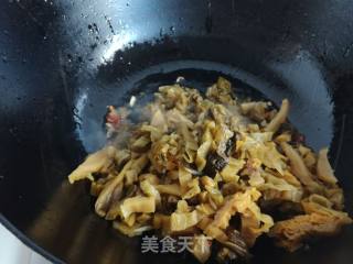 酸菜烩酥肉的做法步骤：8