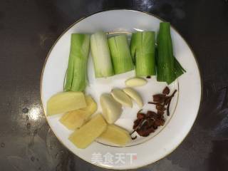 家常炖鱼的做法步骤：2