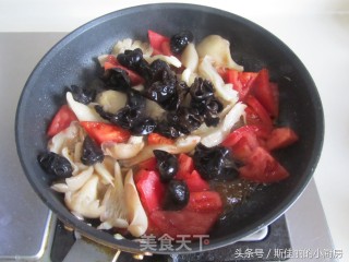 番茄鸡蛋烩玉米面的做法步骤：7