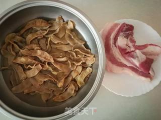 扁豆干烧肉的做法步骤：1