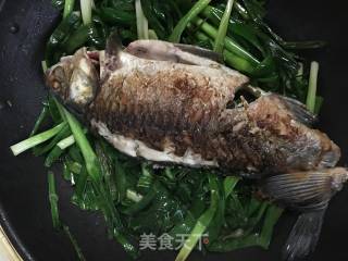 鲫鱼烤葱的做法步骤：8