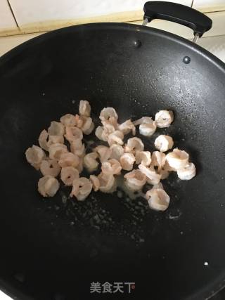 雪菜毛豆炒虾仁的做法步骤：4