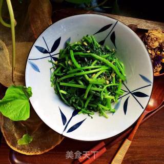 清炒茼蒿的做法步骤：5