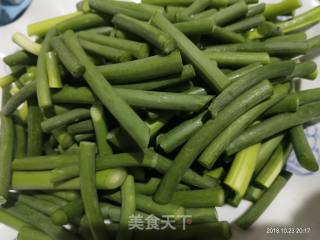 蒜薹炒肉的做法步骤：1