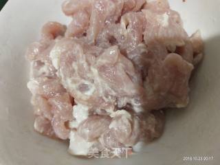 蒜薹炒肉的做法步骤：2