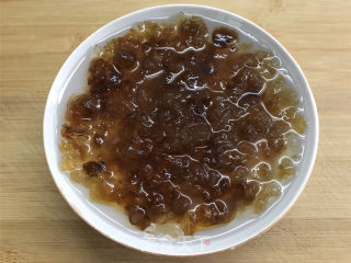 蔓越莓桃胶银耳羹的做法步骤：2