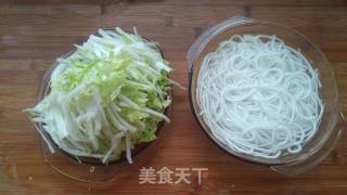 白菜炒土豆粉的做法步骤：2