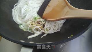 白菜炒土豆粉的做法步骤：8