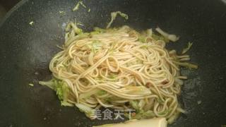 白菜炒土豆粉的做法步骤：10