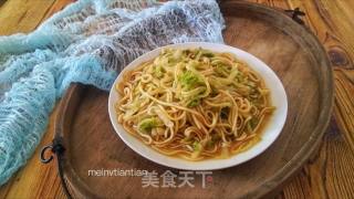 白菜炒土豆粉的做法步骤：11