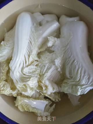 胡萝卜青椒炒白菜的做法步骤：2