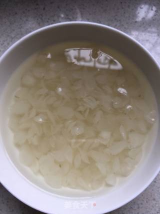 皂角米桃胶炖银耳的做法步骤：4