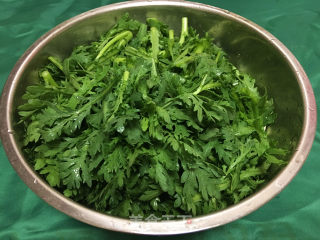 虾皮茼蒿的做法步骤：1