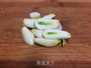 虾皮茼蒿的做法步骤：2
