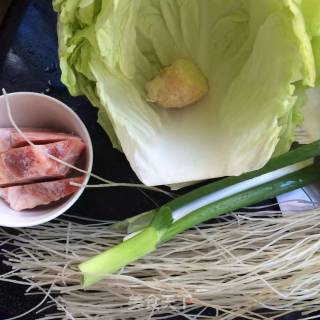 猪肉白菜炖粉条的做法步骤：1