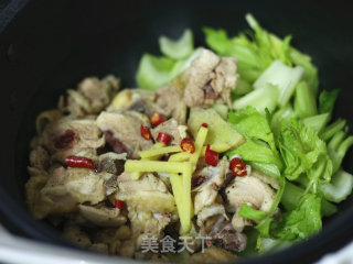 西芹炒鸡肉的做法步骤：6